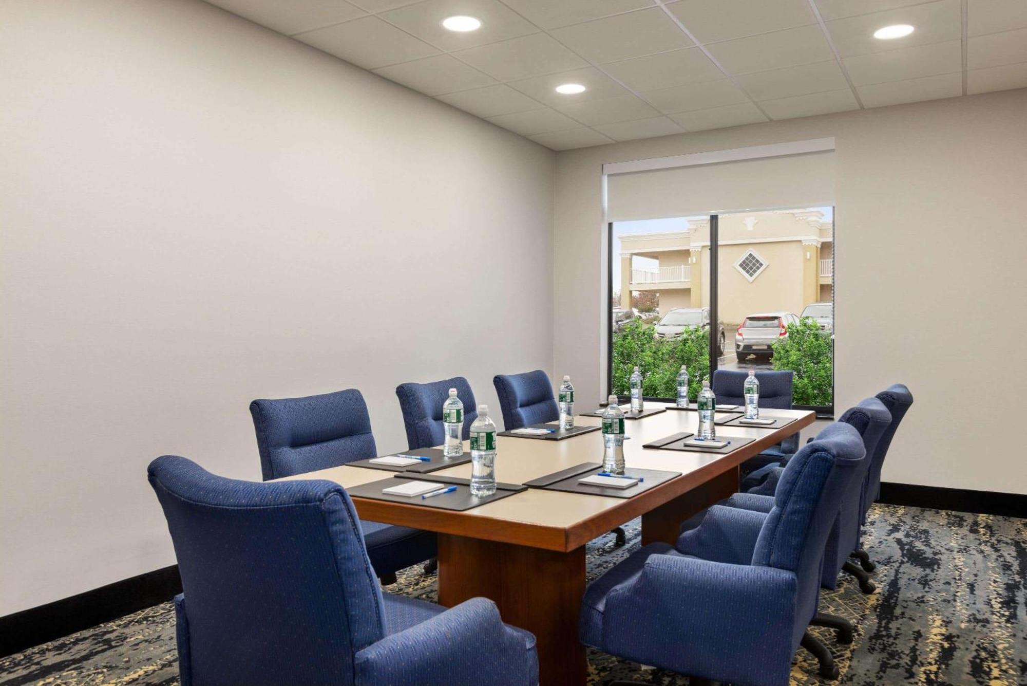 La Quinta By Wyndham Mt. Laurel - Philadelphia Hotel Mount Laurel Ngoại thất bức ảnh