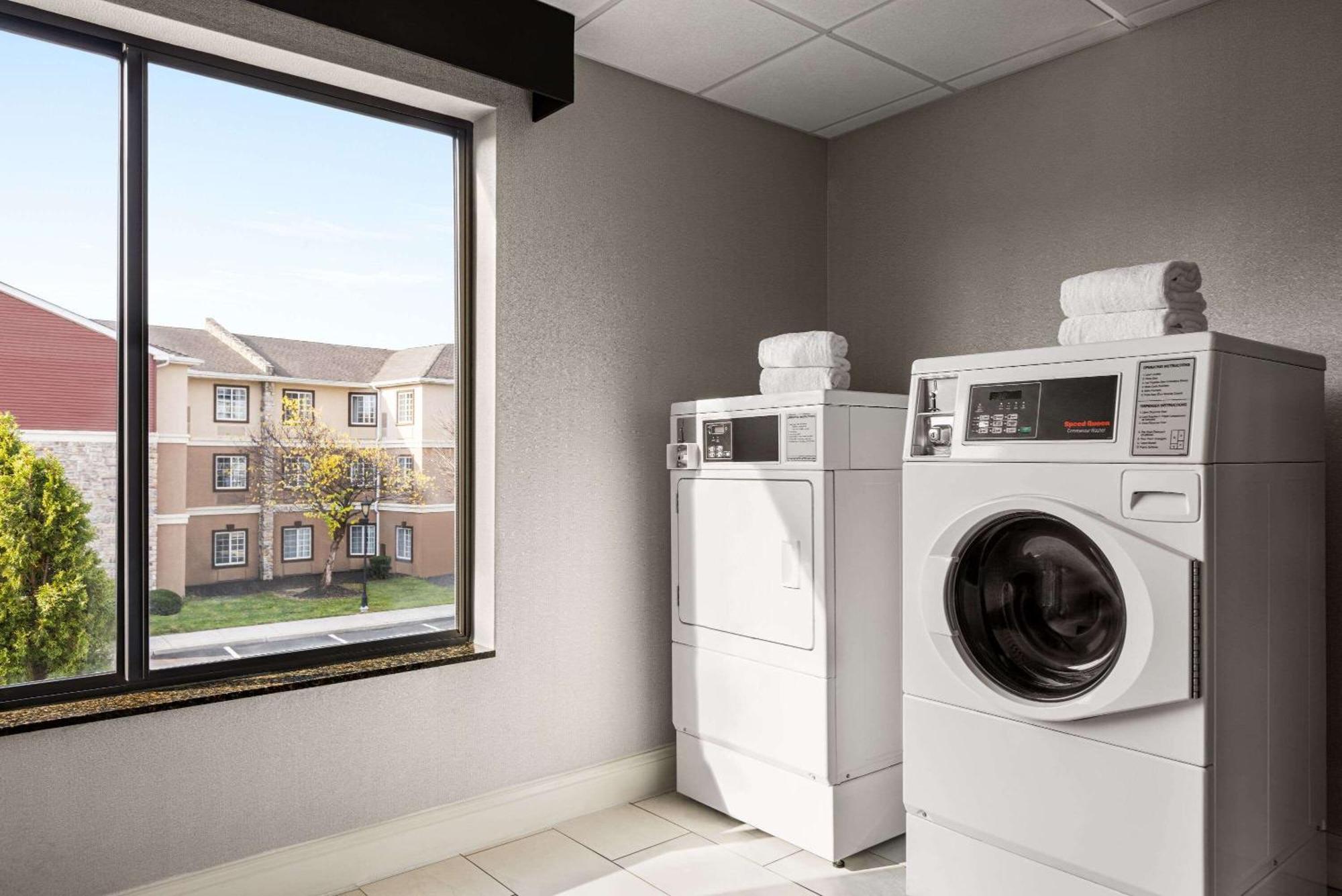 La Quinta By Wyndham Mt. Laurel - Philadelphia Hotel Mount Laurel Ngoại thất bức ảnh
