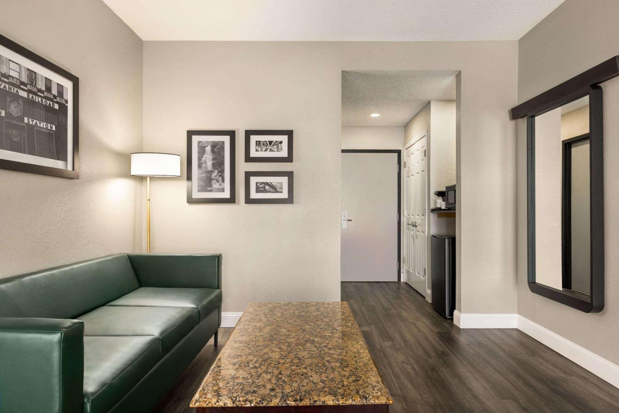 La Quinta By Wyndham Mt. Laurel - Philadelphia Hotel Mount Laurel Ngoại thất bức ảnh