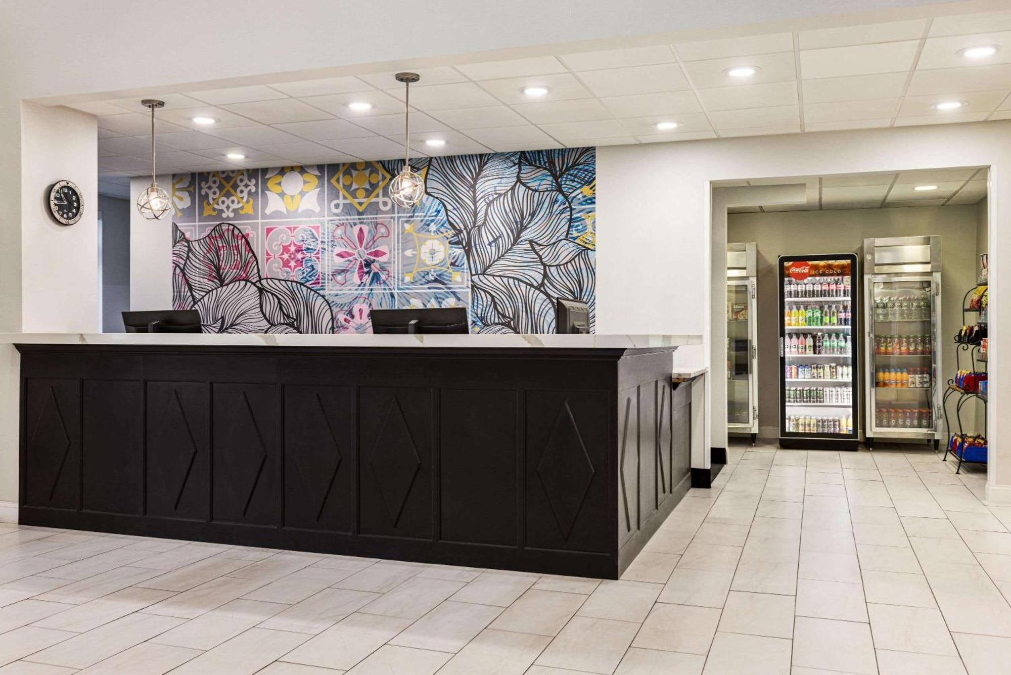 La Quinta By Wyndham Mt. Laurel - Philadelphia Hotel Mount Laurel Ngoại thất bức ảnh